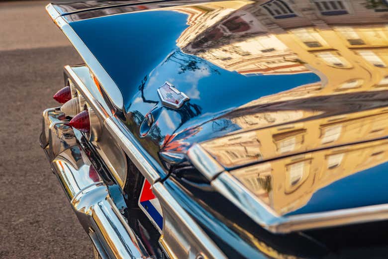 Recorriendo La Habana en coche clásico