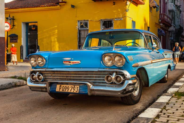 Passeio de carro clássico por Havana