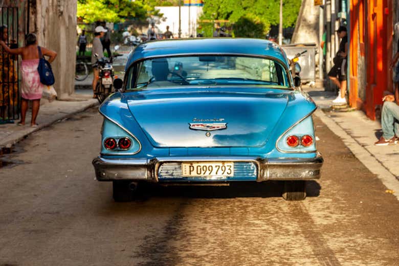 Coche clásico para la excursión