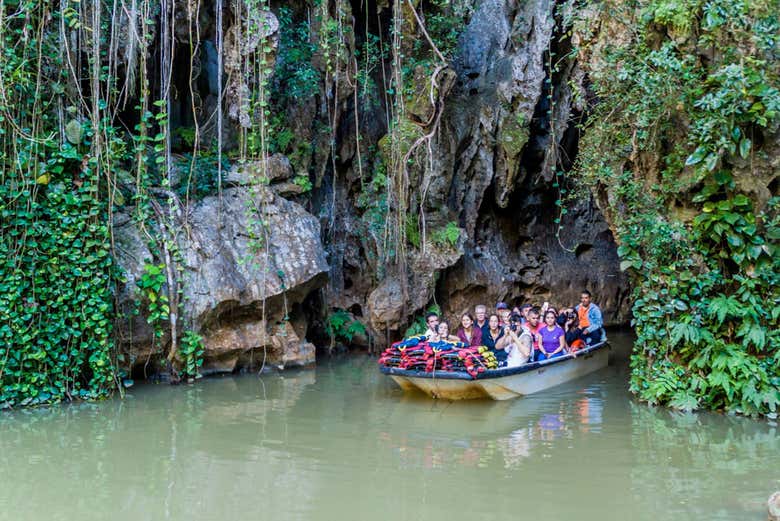 Recorriendo la Cueva del Indio