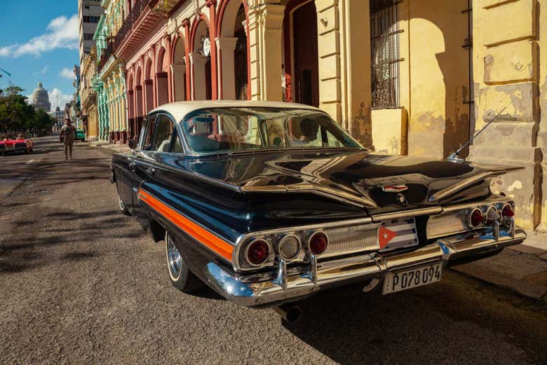 Ejemplar de coche clásico cubano