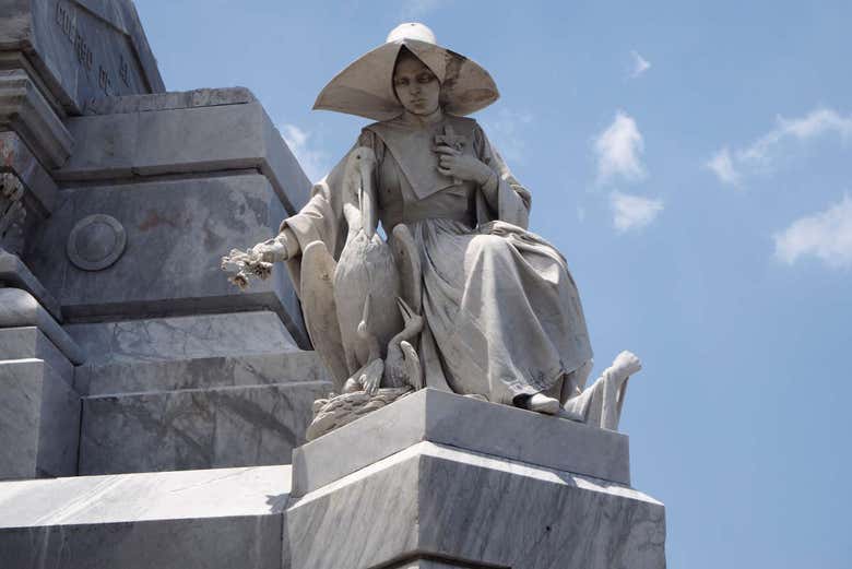 Statua della Necropoli di Cristoforo Colombo