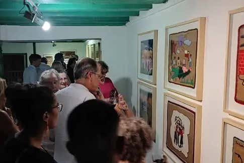 Visiting an art gallery