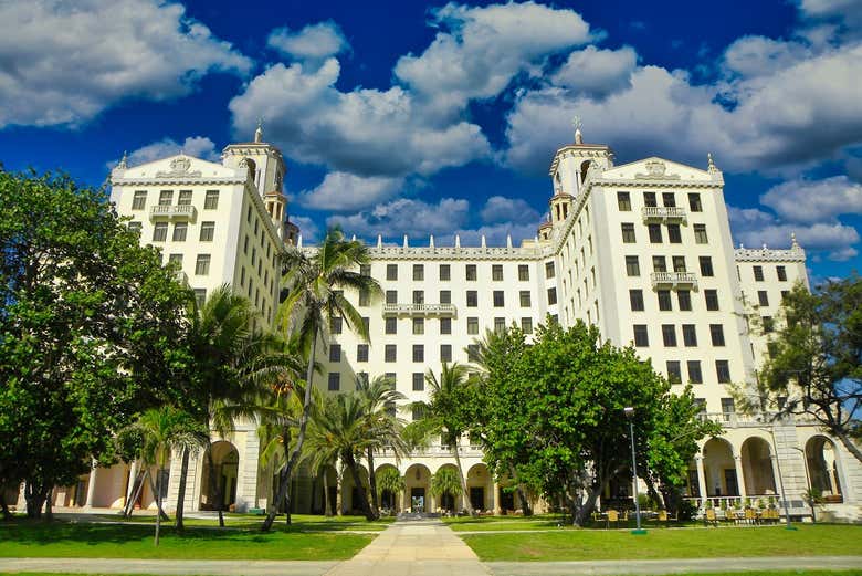 Vista dos jardins dos fundos do hotel