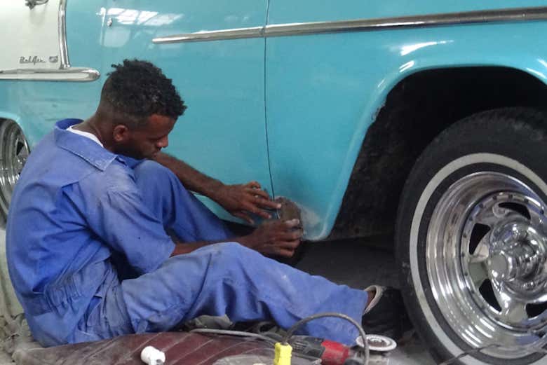Reparación de un coche clásico americano