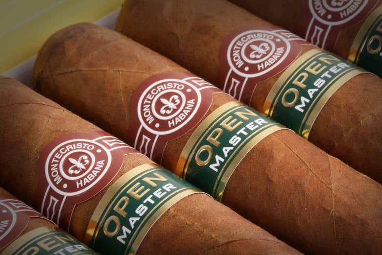 Puros cubanos de la marca Montecristo