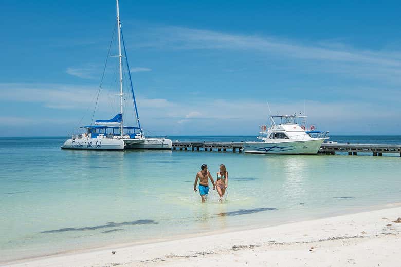 Disfrutando de las aguas cristalinas de Cayo Blanco