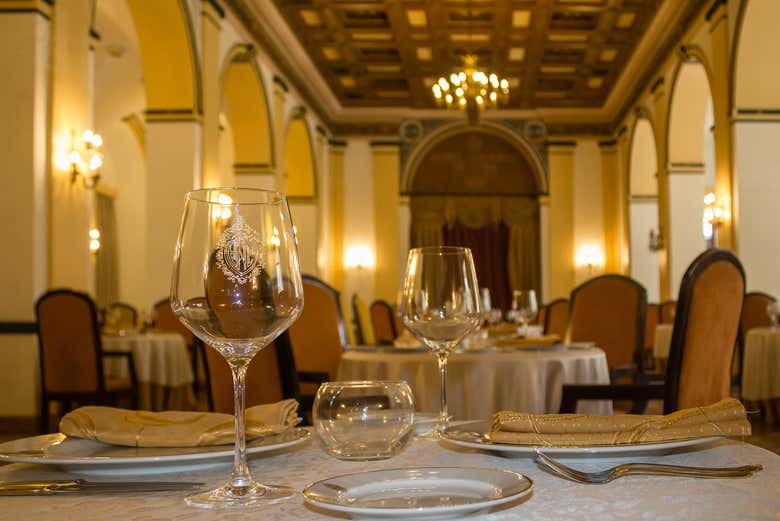 Em um dos elegantes lounges