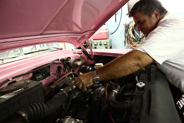 Taller de coches clásicos americanos