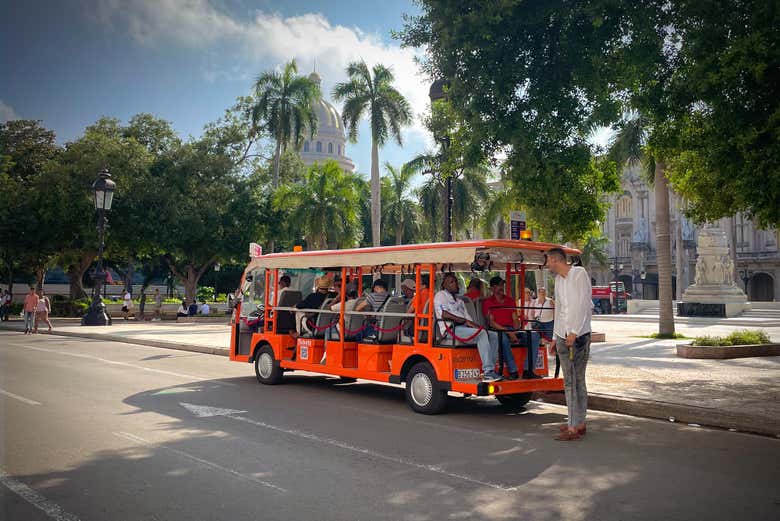Discover Havana on a tram!