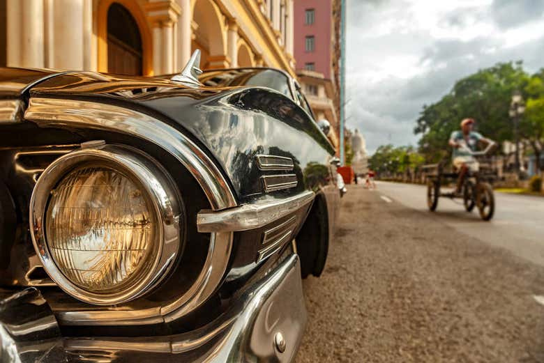Coche clásico para el viaje