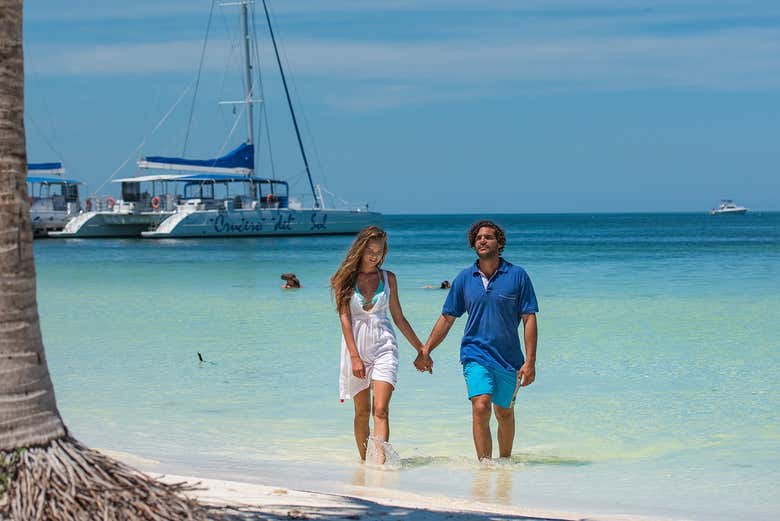 Dando un paseo en la costa de Cayo Blanco