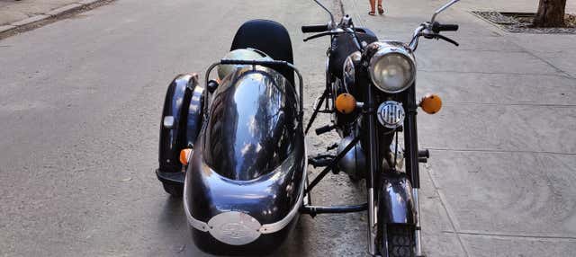 Tour en moto clásica o con sidecar por La Habana
