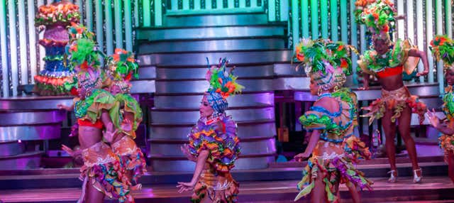 Espectáculo en el Cabaret Parisien