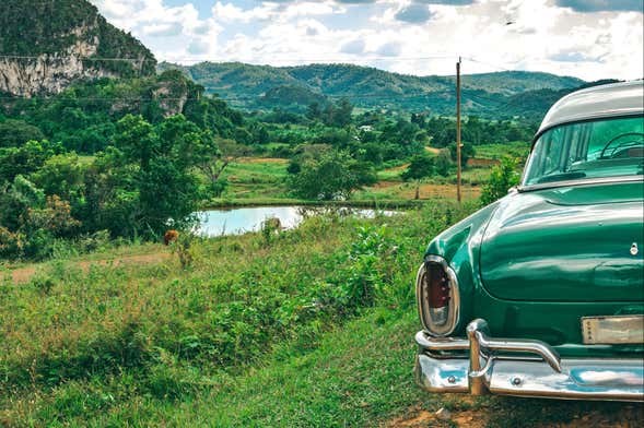 Excursión privada al Valle de Viñales en coche clásico