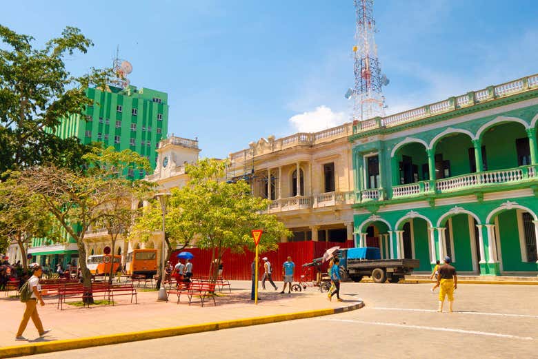 Strolling through the historic centre of Santa Clara