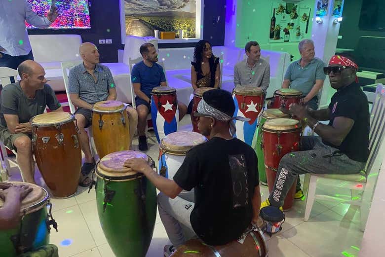 Escuchando atentamente el sonido de la percusión