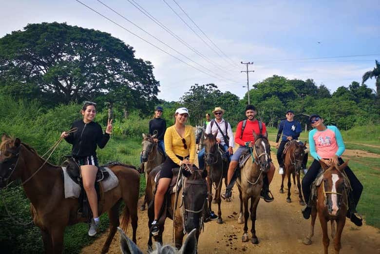 Antes de iniciar el paseo a caballo a la cascada El Pilón
