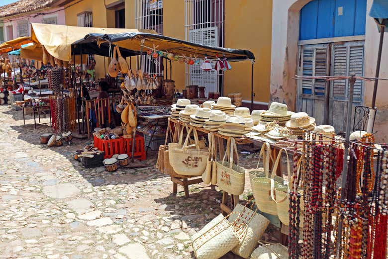 Souvenirs típicos en las calles de Trinidad