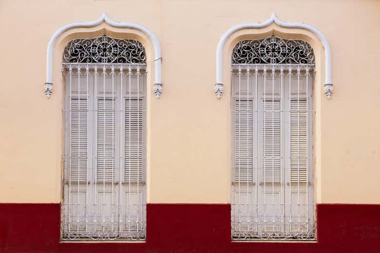 Ventanas con estilo morisco en los edificios de Cienfuegos
