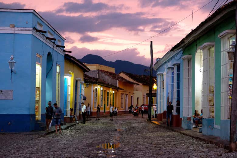 Cade la notte nel centro di Trinidad