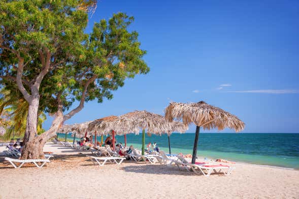 Traslado hasta Playa Ancón en coche clásico