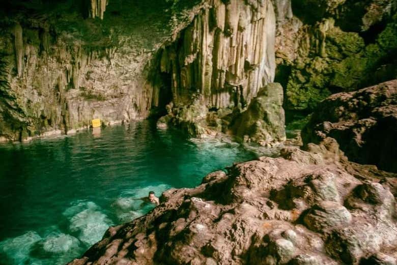 Piscina natural de la cueva de Saturno
