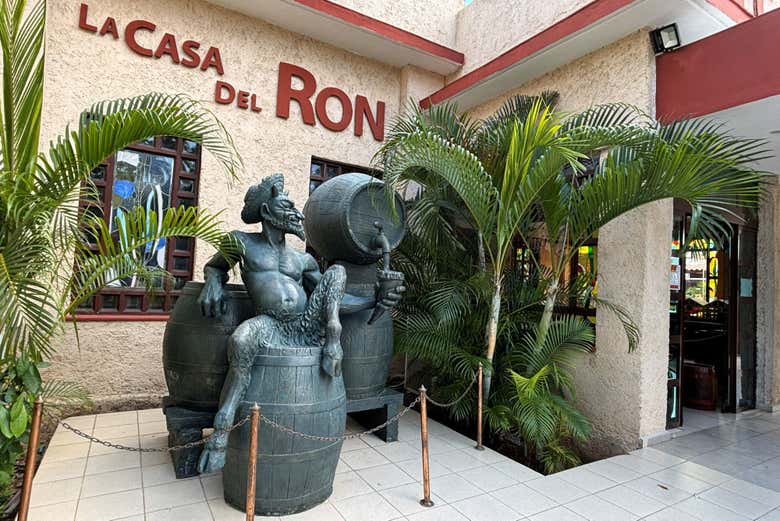 Entrada a la Casa del Ron