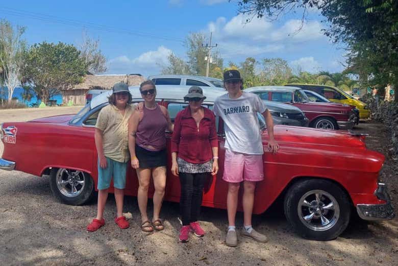 Photo souvenir avec une voiture classique