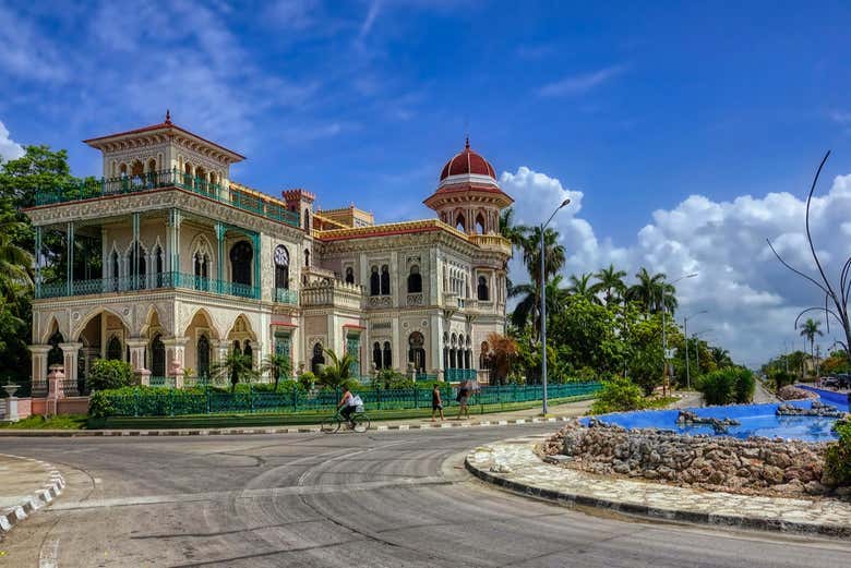 Contemplez l'extérieur du palais d'El Valle, à Cienfuegos