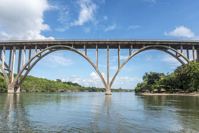 A bridge over the Canimar river