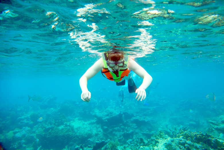 Practicando snorkel en Cayo Blanco