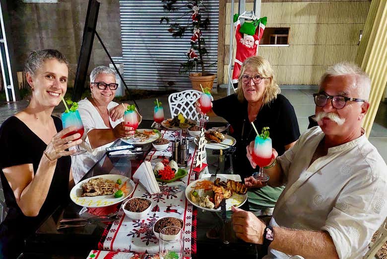 Cena tradicional en restaurante local