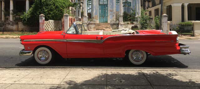 Passeio de carro clássico por Varadero