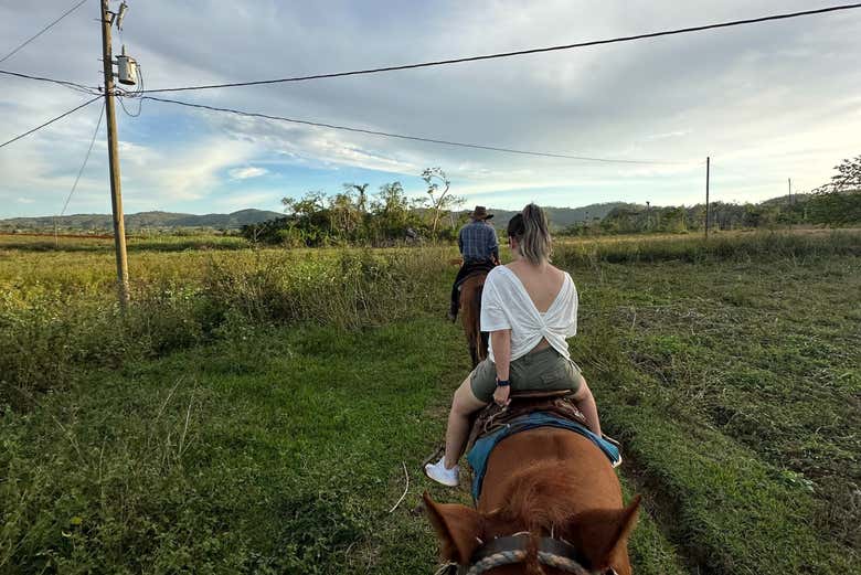Cabalgando hacia el valle