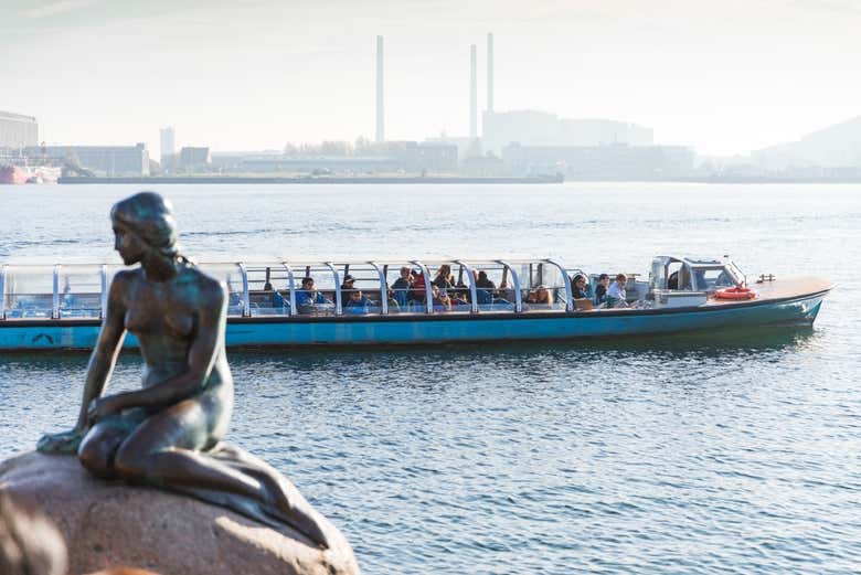 Disfrutando del paseo en barco por Copenhague