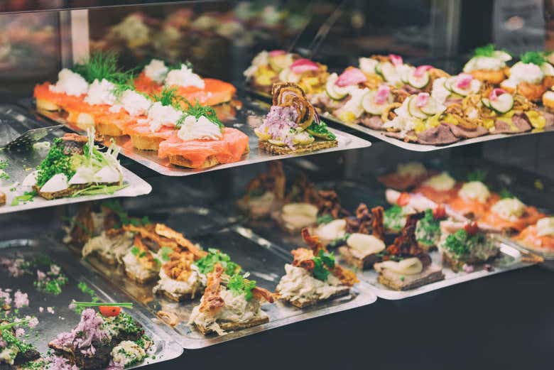 Comida típica no mercado de Torvehallerne