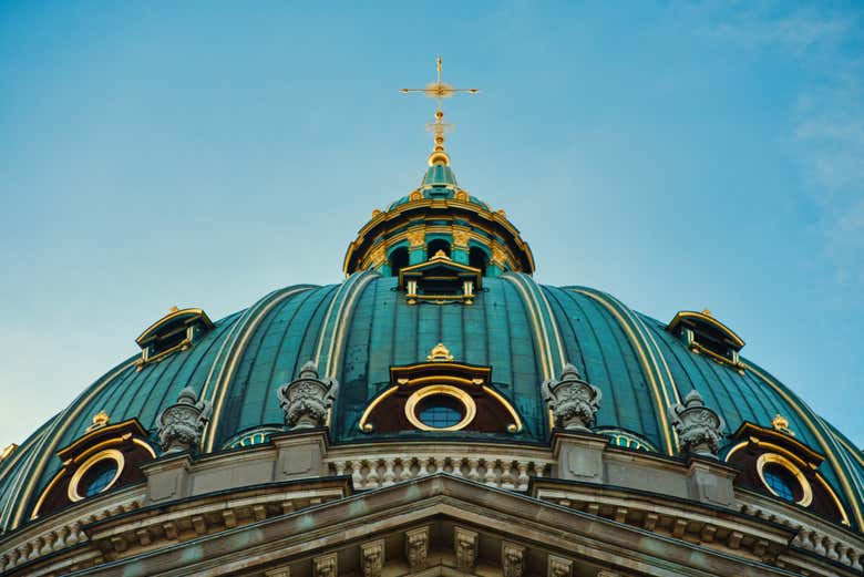 Cúpula de la iglesia de mármol