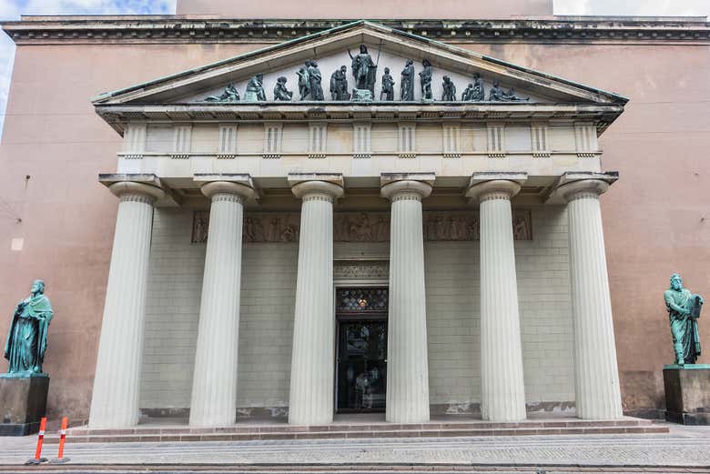 Fachada neoclásica de la catedral de Copenhague