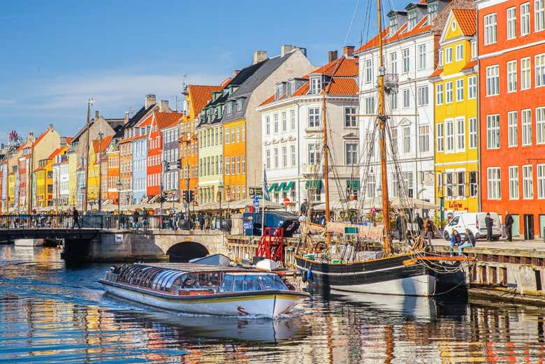 Vistas a la arquitectura tradicional en el canal de Nyhavn