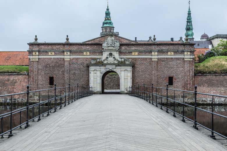 Puente de acceso al castillo de Kronborg