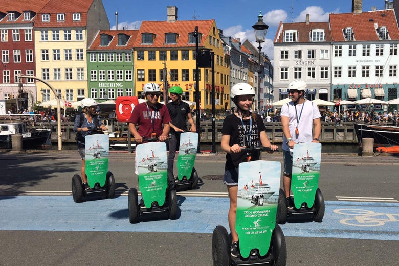 In segway lungo il canale Nyhavn