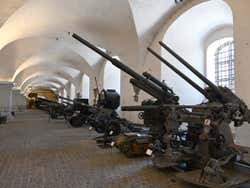 Cañones del Museo de la Guerra