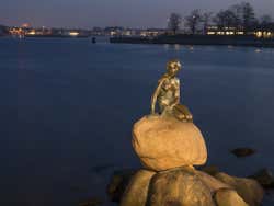 La sirenita de noche