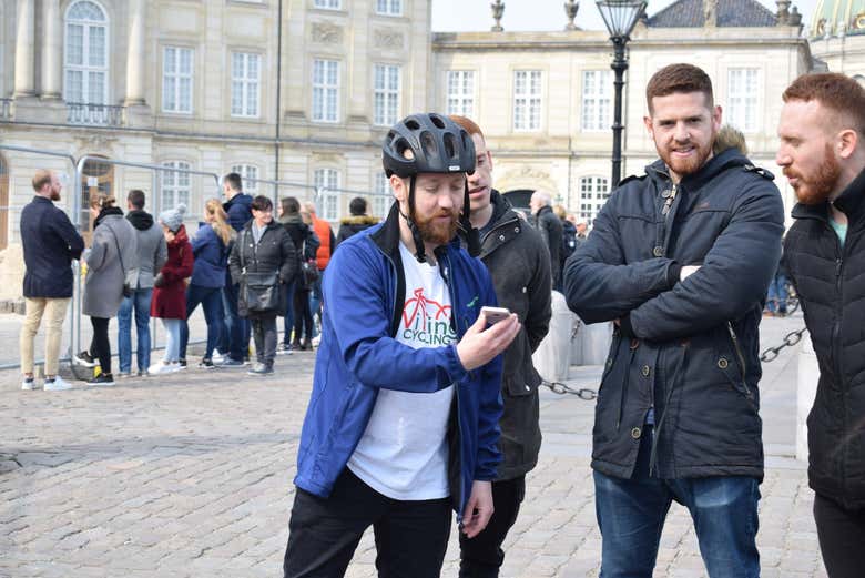 Disfrutando del tour en bicicleta por Copenhague