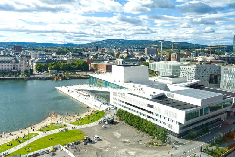 La Ópera de Oslo destaca por su diseño vanguardista