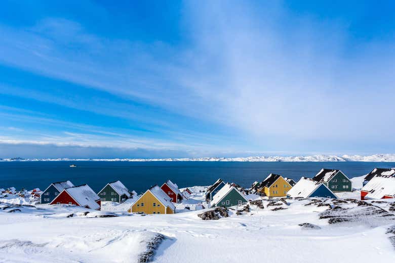 Nuuk destaca por sus coloridas casas