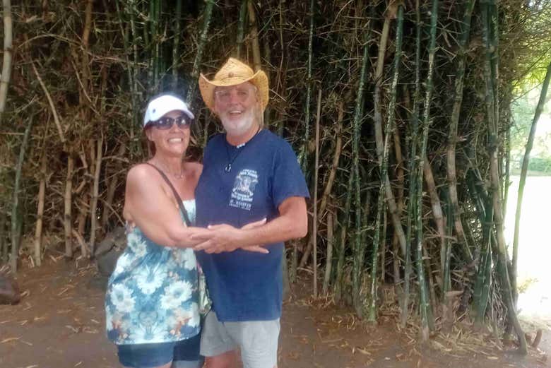 Una pareja disfrutando de los Jardines Botánicos