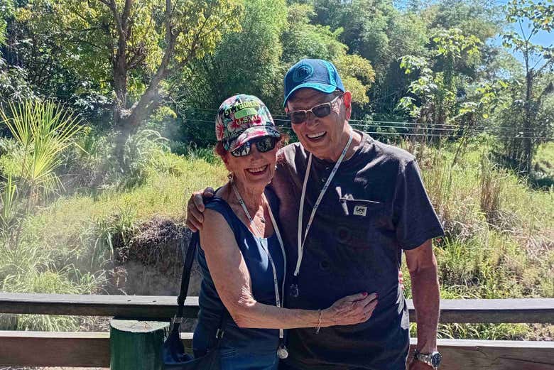 Una pareja en la Caldera Wotten Waven