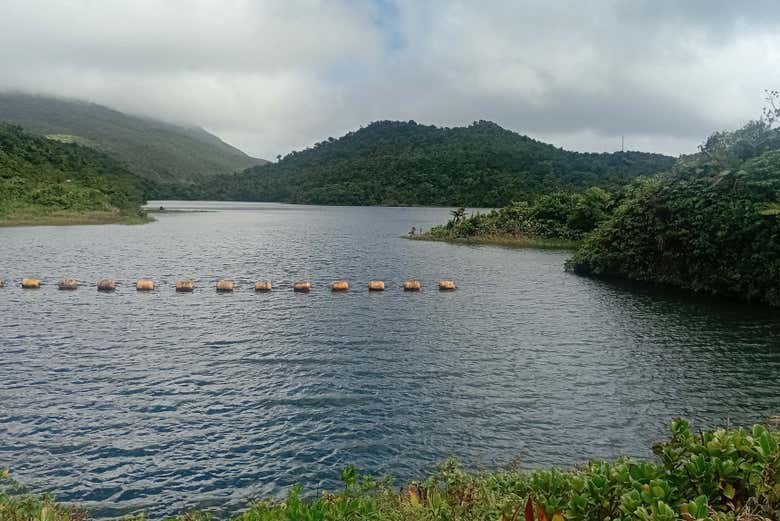 Vistas de uno de los lagos del valle de Roseau